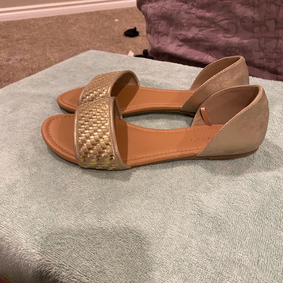 Women’s sandals size 10W - Picture 3 of 3